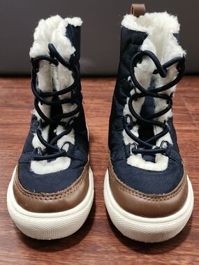 Cat & Jack Navy and Brown Faux-Fur Lined Kids Winter Boots